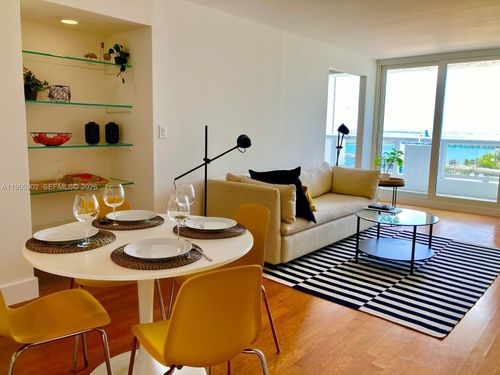 apt-1953-1717 N Bayshore Dr, MIAMI, FL, 33132-1156 | Card Image
