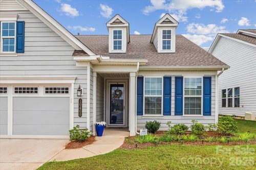 10400 Superb Ln, Charlotte, NC, 28215-7181 | Card Image