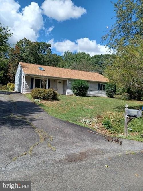 7204 Sunrise Ct, Warrenton, VA, 20187-3582 | Card Image