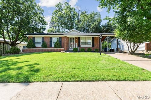 12106 Wesmeade Dr, Maryland Heights, MO, 63043-4141 | Card Image