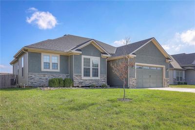 647 Sw Crestview Drive, House other with 4 bedrooms, 3 bathrooms and null parking in Grain Valley MO | Image 2