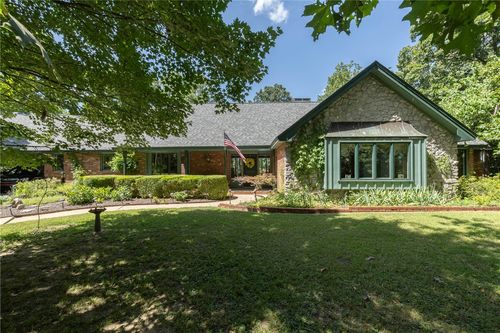 2800 N Sherwood Ln, Fayetteville, AR, 72703-3437 | Card Image