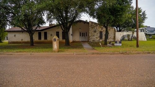 303 North St, Hebbronville, TX, 78361-2938 | Card Image