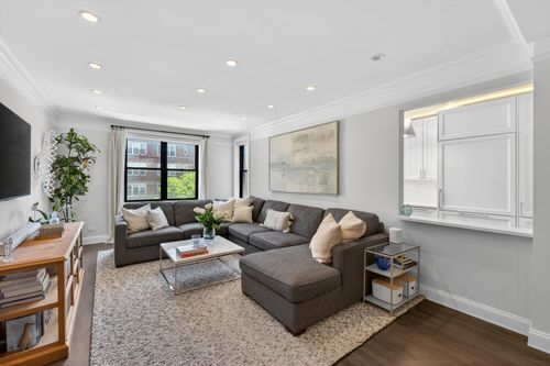 4k-100 W 12th St, New York, NY, 10011-8242 | Card Image