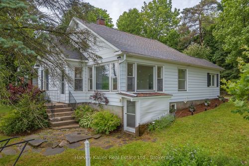 16 Manominee St, Huntsville, ON, P1H1H2 | Card Image