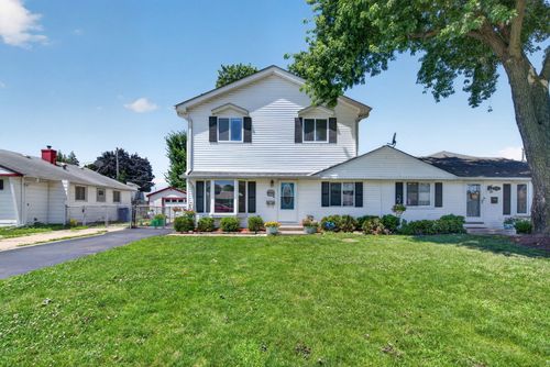 8856 S Komensky Ave, Hometown, IL, 60456-1235 | Card Image