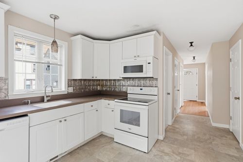 254 Front St, Manchester, NH, 03102-2607 | Card Image