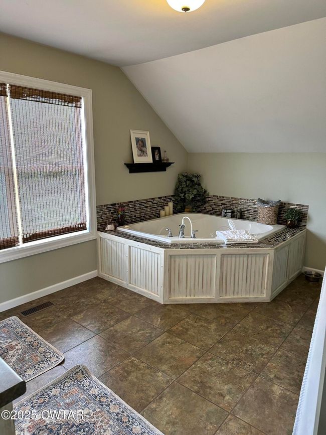 3050 Nance Bend Rd, House other with 2 bedrooms, 2 bathrooms and 4 parking in Clifton TN | Image 4