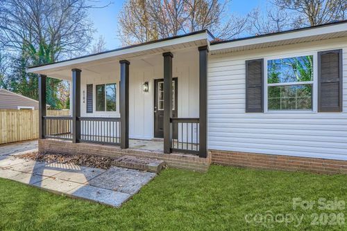 6104 Bridlewood Ln, Charlotte, NC, 28215-1612 | Card Image