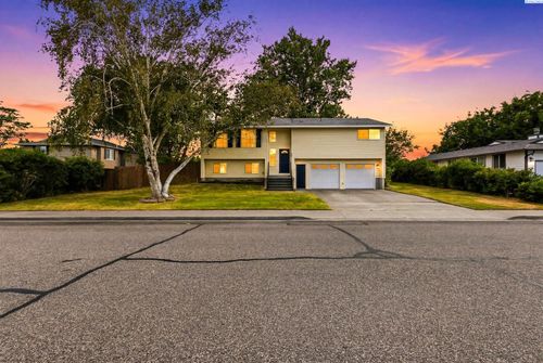 4517 14th Ave, Kennewick, WA, 99338-1719 | Card Image