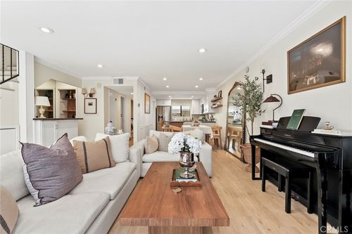 20-14332 Dickens St, Sherman Oaks, CA, 91423-4262 | Card Image