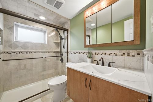 214 Ralph Ave, Babylon, NY, 11702-1118 | Card Image