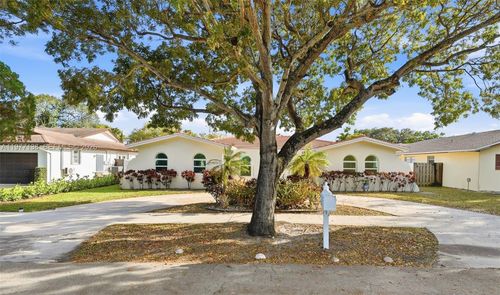 1880 Ne 206th Ter, Miami, FL, 33179 | Card Image