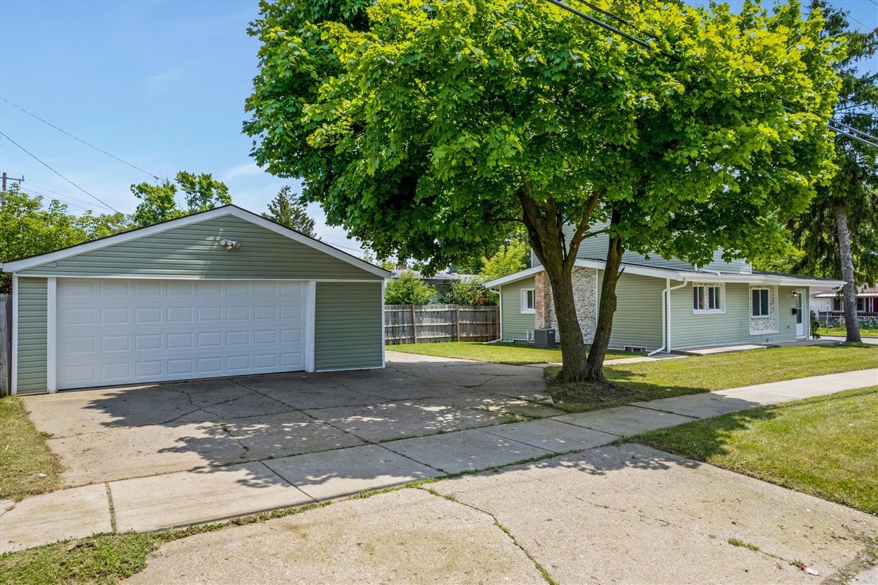 Dufrain Ave, Pontiac, MI 48342