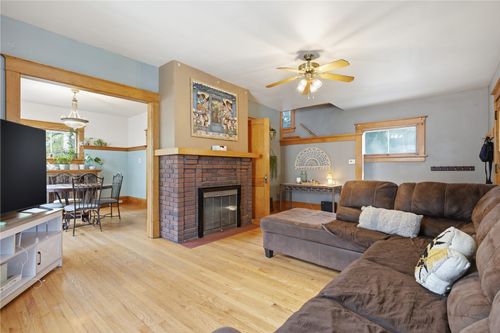 1834 6th Ave Se, Cedar Rapids, IA, 52403-2614 | Card Image