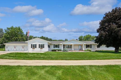 29199 170th Ave, Long Grove, IA, 52756-9723 | Card Image