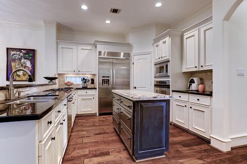 13323 Brentonwood Ln, Houston, TX, 77077-5550 | Card Image