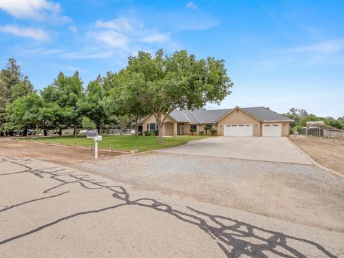4644 N Smyrna Avenue, Sanger, CA, 93657 | Card Image
