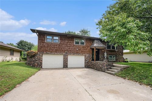 2301 N Leonard Rd, Saint Joseph, MO, 64506-2573 | Card Image