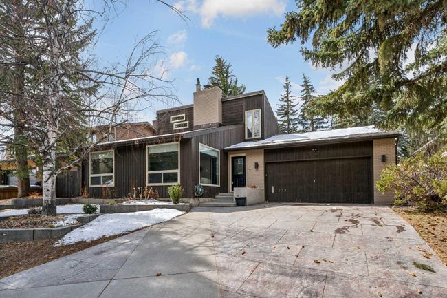228 Pump Hill Gardens Sw, Home with 3 bedrooms, 3 bathrooms and 4 parking in Calgary AB | Image 1
