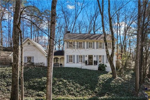 365 Earlston Dr, Sandy Springs, GA, 30328-1226 | Card Image