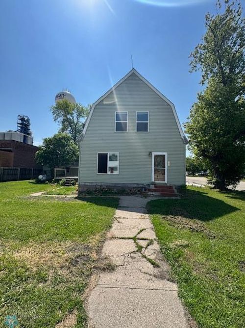 201 Central Ave, Finley, ND, 58230-3051 | Card Image