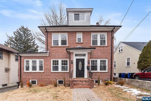 33 Robertson Rd, West Orange, NJ, 07052-3558 | Card Image