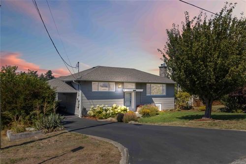 3700 Raymond St S, Victoria, BC, V8Z4K1 | Card Image