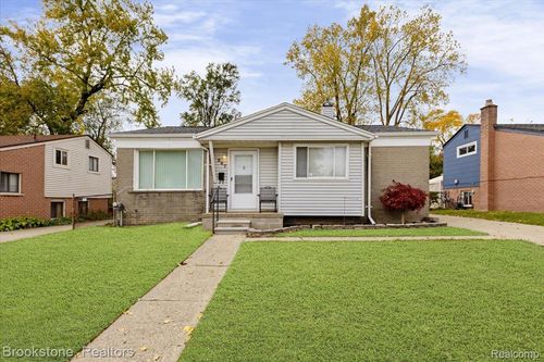 207 Victory Dr, Pontiac, MI, 48342-2565 | Card Image