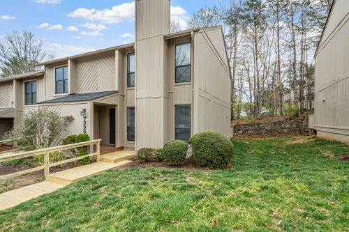 7222 Woods Crossing Dr, Roanoke, VA, 24018-9059 | Card Image