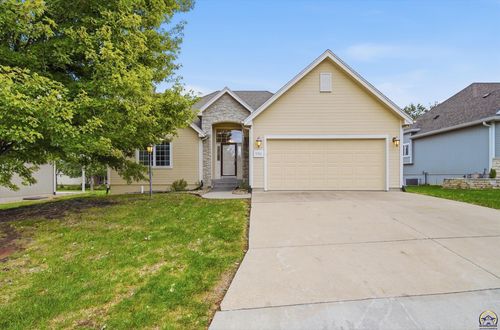 2760 Sw Bluestem Dr, Topeka, KS, 66614-6036 | Card Image