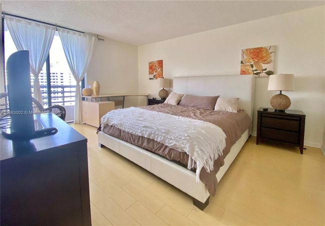 APT-1807 - 3300 Ne 191 St St, Condo with 2 bedrooms, 2 bathrooms and null parking in Aventura FL | Image 9