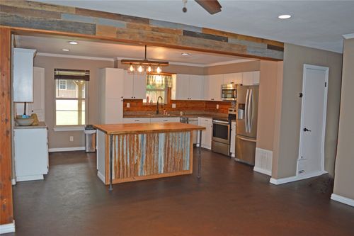 2024 Walker St, Granbury, TX, 76048-5676 | Card Image