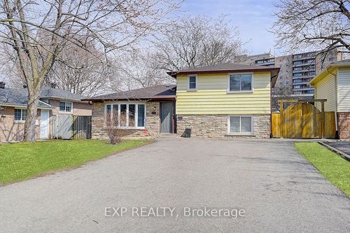 11 Tullamore Rd, Brampton, ON, L6W1J6 | Card Image