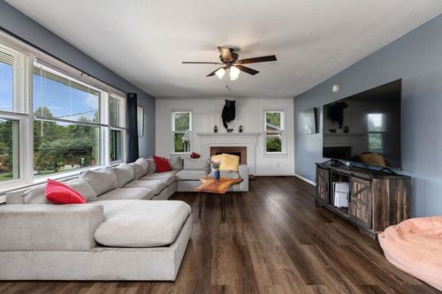 204 Burnley Dr, STAUNTON, VA, 24401-1615 | Card Image