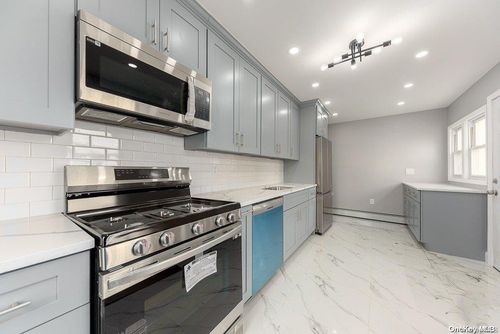 112-50 175th Pl, Addisleigh Park, NY, 11433-4139 | Card Image