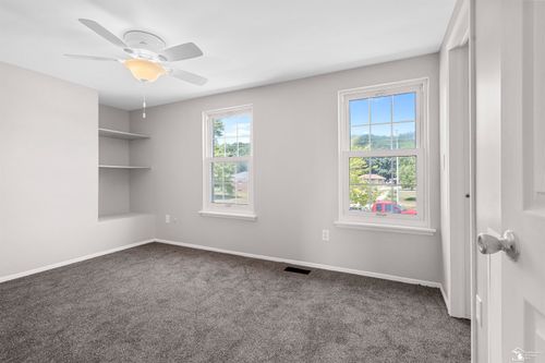 22493 Doncaster Ave, Brownstown, MI, 48193-8216 | Card Image