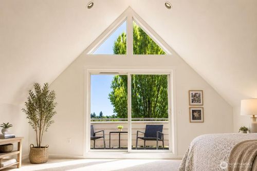 a-3425 21st Ave W, Seattle, WA, 98199-2304 | Card Image