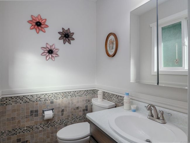 100 Dyer Dr, House other with 3 bedrooms, 3 bathrooms and 1 parking in Sayward BC | Image 35