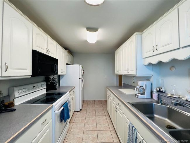 APT-401 - 10044 Ocean Dr, Condo with 3 bedrooms, 2 bathrooms and null parking in Jensen Beach FL | Image 15