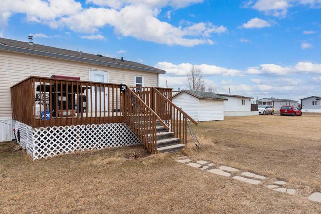 43 - 4302 49th Street, Home with 3 bedrooms, 2 bathrooms and 4 parking in Lloydminster SK | Image 4