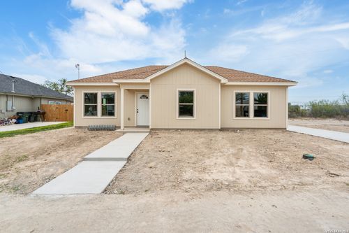 514 Linda Vista Dr, Del Rio, TX, 78840-6738 | Card Image