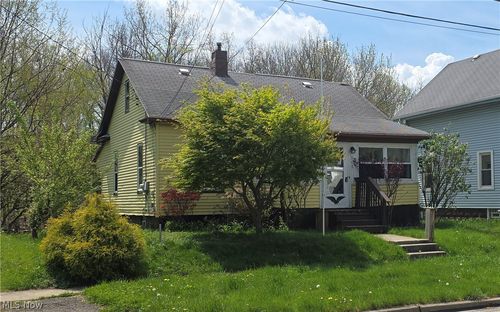 201 Water St, Wadsworth, OH, 44281-1784 | Card Image