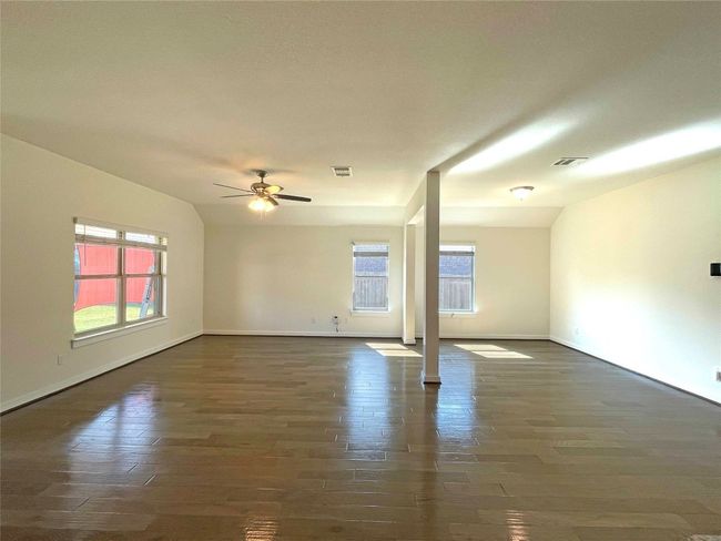 11920 Emerald Springs Ln, House other with 3 bedrooms, 2 bathrooms and 2 parking in Manor TX | Image 4