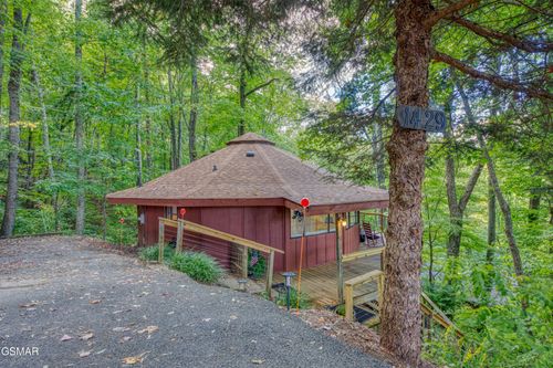1429 Zurich Rd, Gatlinburg, TN, 37738-3704 | Card Image
