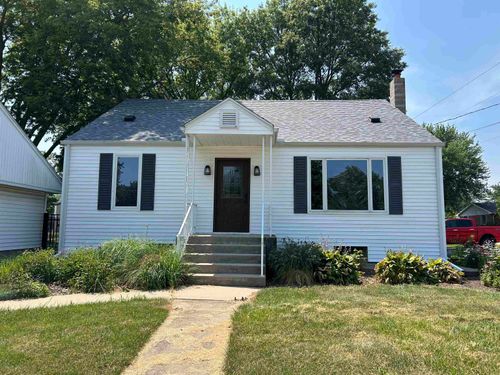 211 N Taylor St, Cherry, IL, 61317-1092 | Card Image