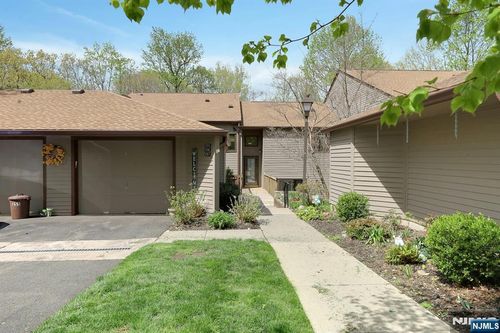 257 Mountain View Dr, Mahwah, NJ, 07430-3427 | Card Image