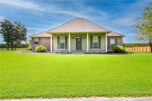 103 Broussard Dr, La Place, LA, 70068-5705 | Card Image