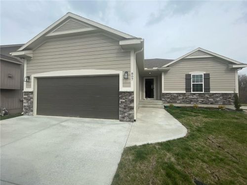 807 N Whispering Hills Drive, Lone Jack, MO, 64070 | Card Image