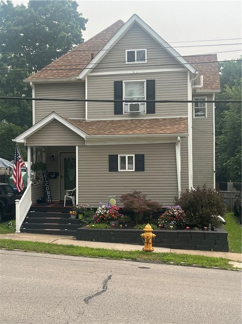 402 Meek St, Sharon, PA, 16146-2380 | Card Image